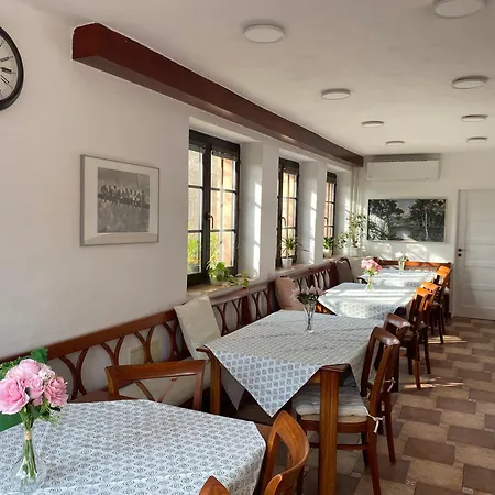 בית הארחה Janata